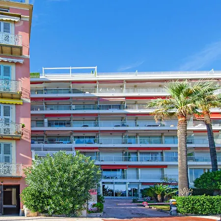 Front De Avec Parking Privé Apartamento