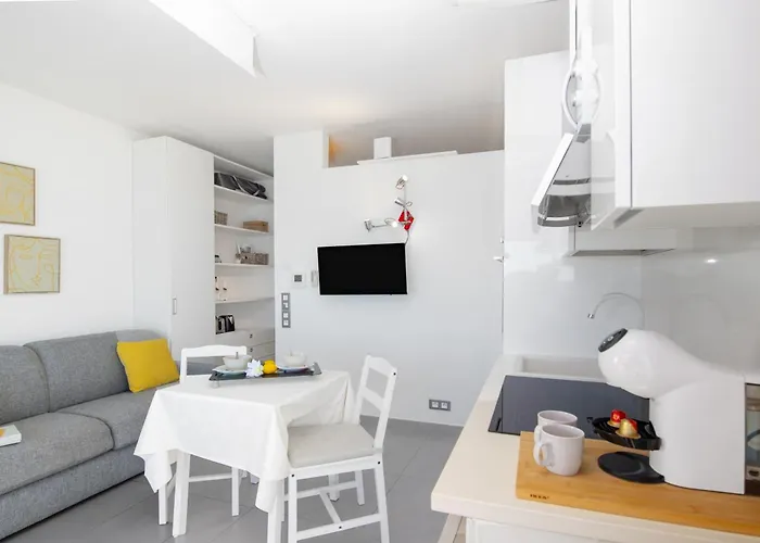Front De Avec Parking Privé *