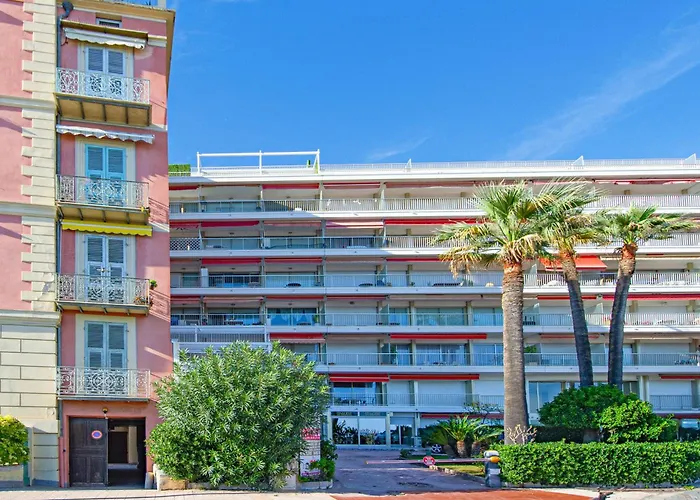 Front De Avec Parking Privé Apartamento